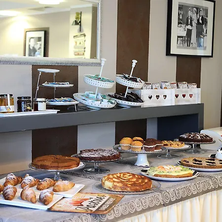 Hotel Fidenza Otel